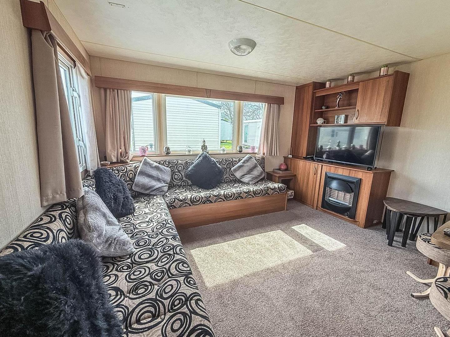 8 Berth Caravan With Decking At Sunnydale In Lincolnshire Ref 35087S Louth  Exterior foto